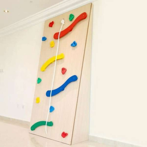 Детский скалодром наклонный с канатом и зацепами