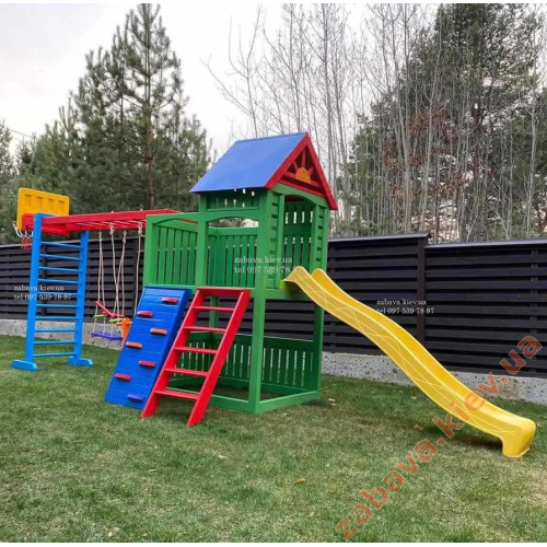 Детская уличная площадка с горкой и качелями