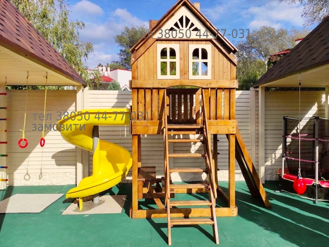 дитячі будиночки з дерева і гірка спиральна на дачу та для двору